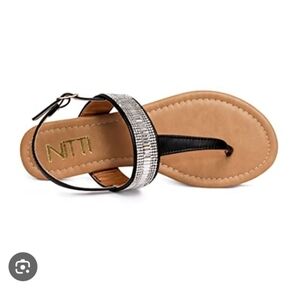 Nitti Black Thong Flat sandals With Rhinestone Strap, Sz 8